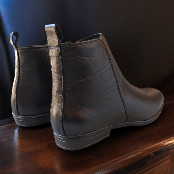 Yasiel Black Zipper Chelsea Boot